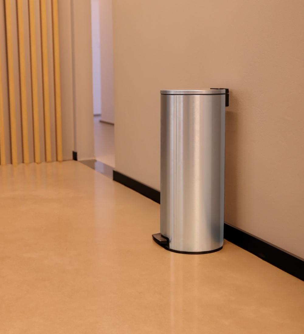 T945475 BASURERO INOXIDABLE A APEDAL LOOP 30LITROS_4.jpg